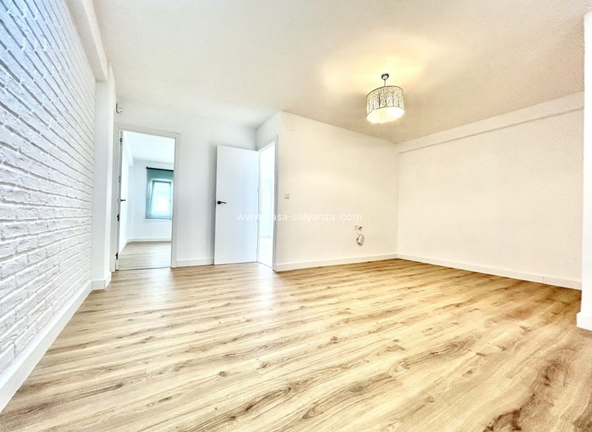 Resale - Apartment / flat - Torrevieja - Torrevieja Centro