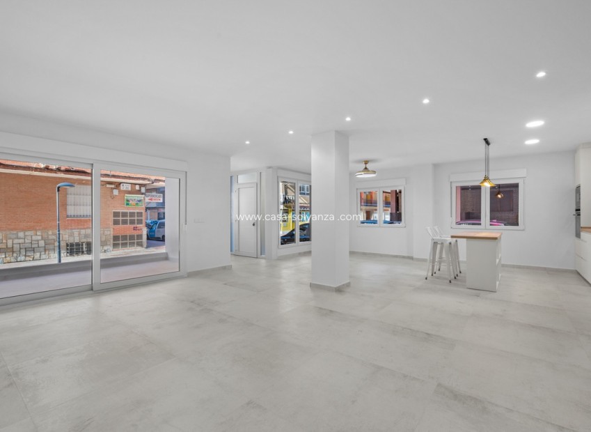 Resale - Apartment / flat - Torrevieja - Torrevieja Centro