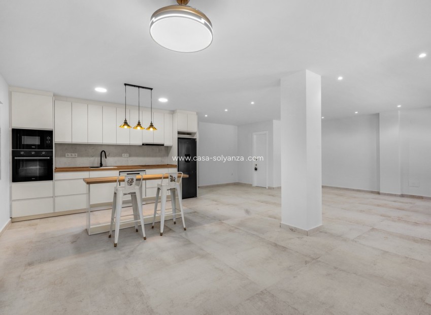 Resale - Apartment / flat - Torrevieja - Torrevieja Centro