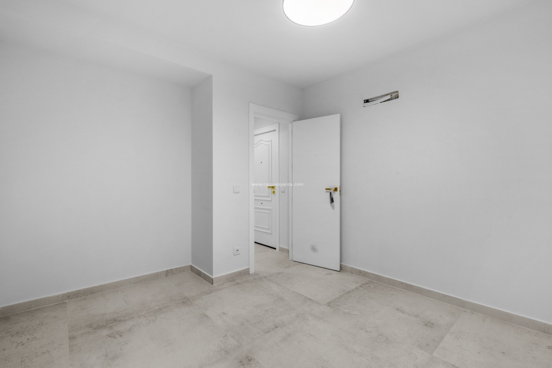 Resale - Apartment / flat - Torrevieja - Torrevieja Centro