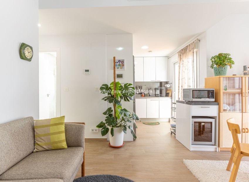Resale - Apartment / flat - Torrevieja - Torrevieja Centro