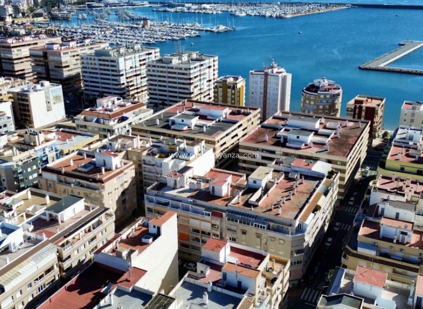 Resale - Apartment / flat - Torrevieja - Torrevieja Centro