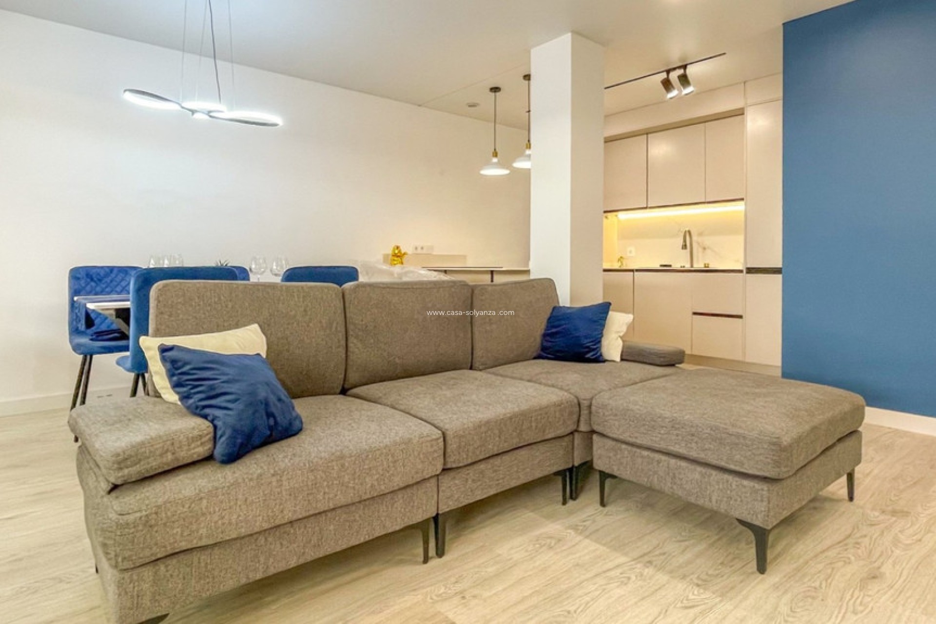Resale - Apartment / flat - Torrevieja - Torrevieja Centro