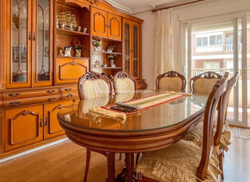 Resale - Apartment / flat - Torrevieja - Torrevieja Centro