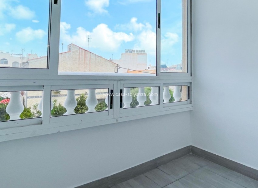 Resale - Apartment / flat - Torrevieja - Torrevieja Centro