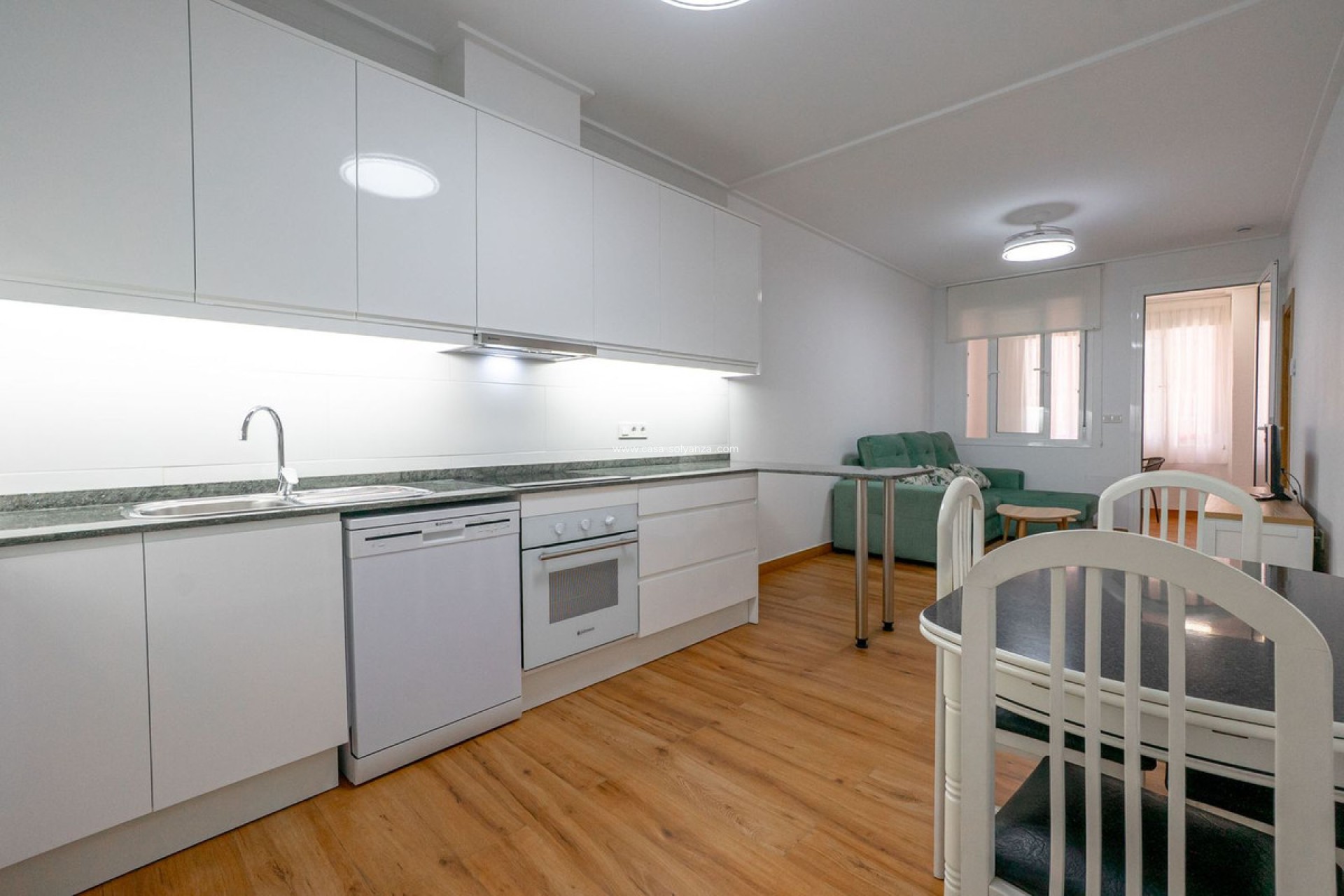 Resale - Apartment / flat - Torrevieja - Torrevieja Centro