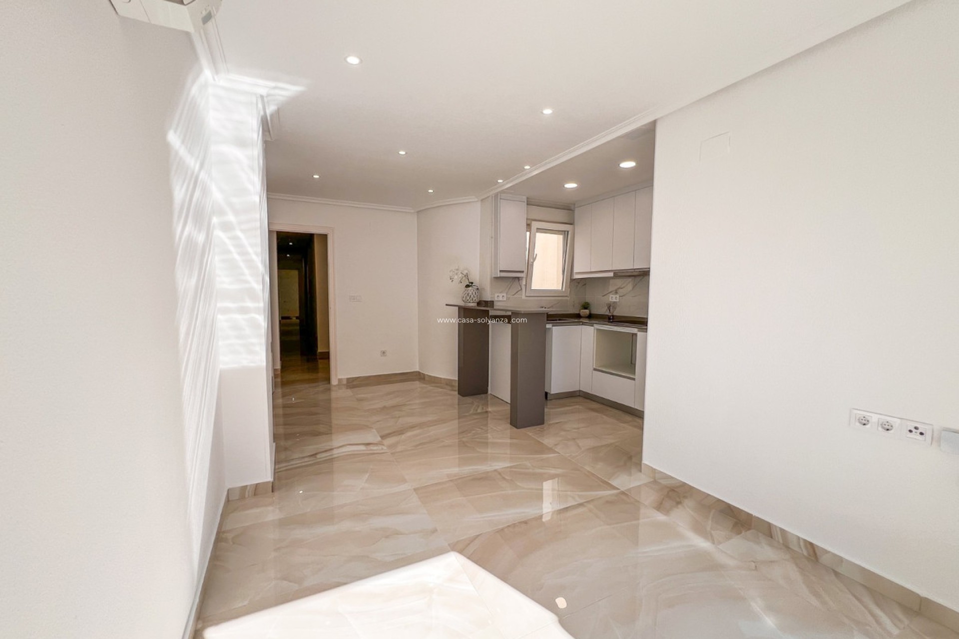 Resale - Apartment / flat - Torrevieja - Torrevieja Centro