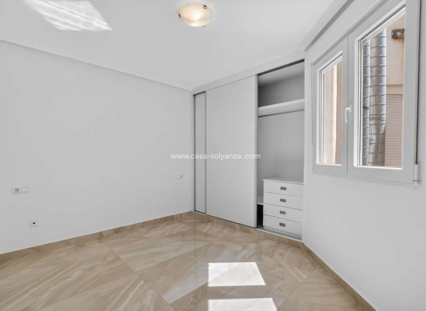 Resale - Apartment / flat - Torrevieja - Torrevieja Centro