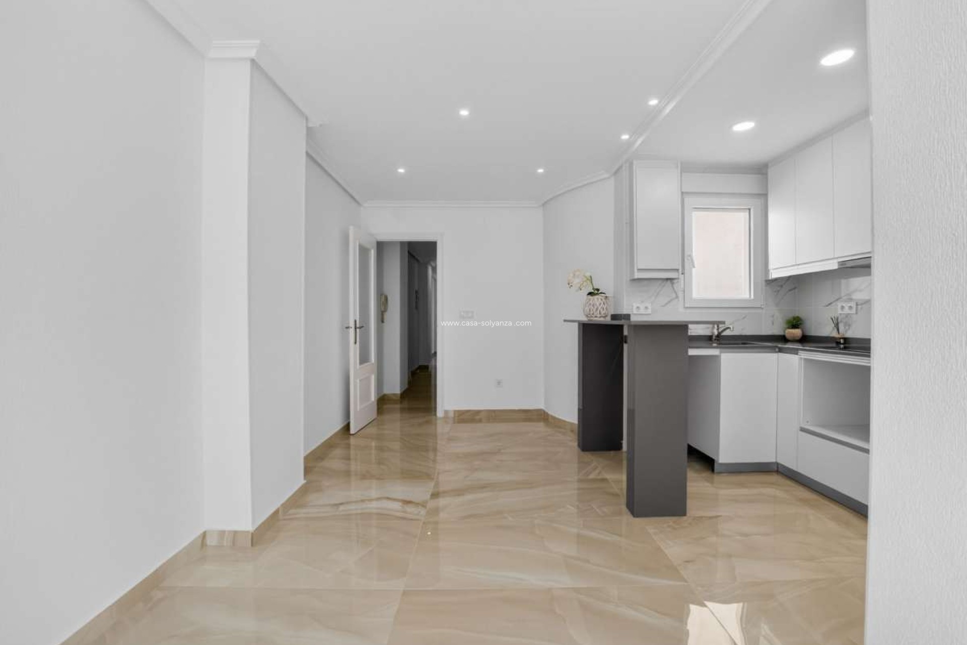 Resale - Apartment / flat - Torrevieja - Torrevieja Centro