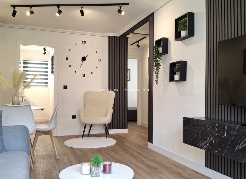 Resale - Apartment / flat - Torrevieja - Torrevieja Centro