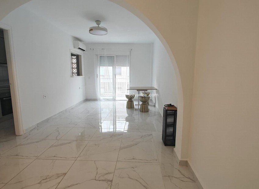 Resale - Apartment / flat - Torrevieja - Torrevieja Centro