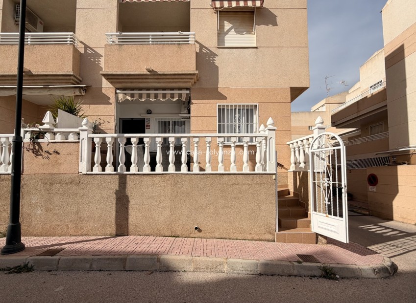 Resale - Apartment / flat - Torrevieja - Urb. Calas Blancas III