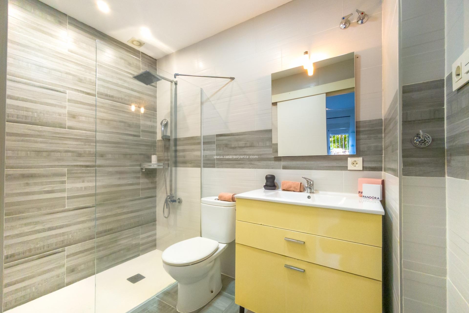 Resale - Apartment / flat - Torrevieja