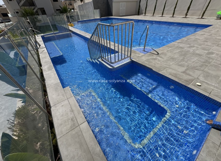 Resale - Apartment / flat - Villamartin - Costa Blanca