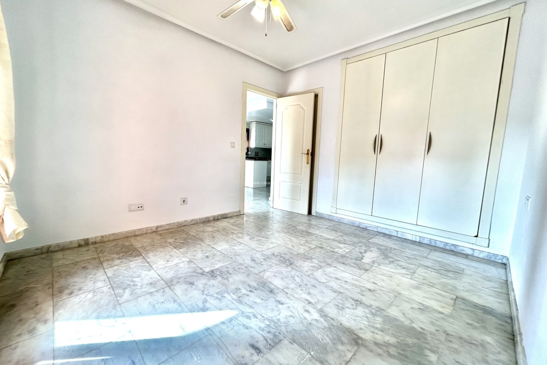 Resale - Apartment / flat - Villamartin - Costa Blanca