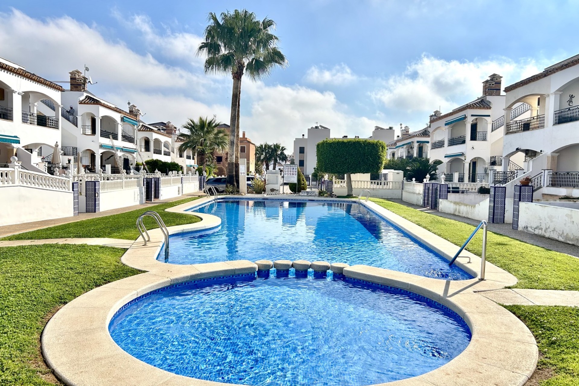 Resale - Apartment / flat - Villamartin - Costa Blanca