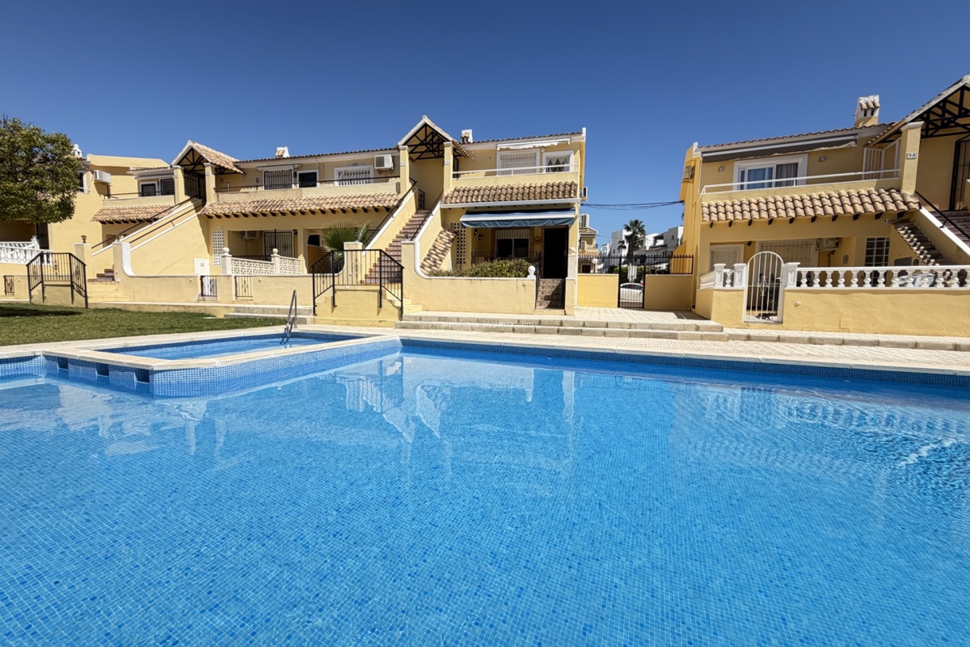 Resale - Apartment / flat - Villamartin - Villamartín