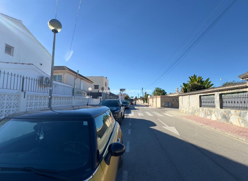 Resale - Bungalow - Orihuela Costa - Cabo Roig