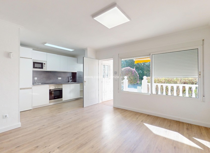 Resale - Bungalow - Orihuela Costa - Villamartín