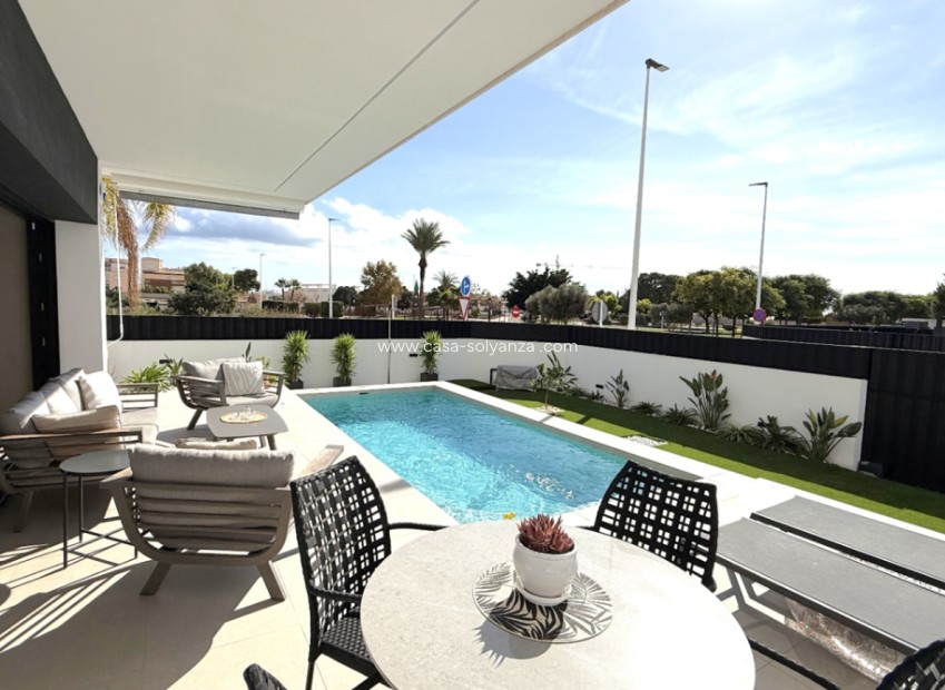 Resale - Bungalow - Pilar de la Horadada - Costa Blanca