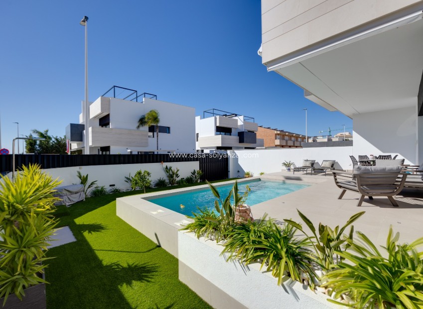 Resale - Bungalow - Pilar de la Horadada - Costa Blanca