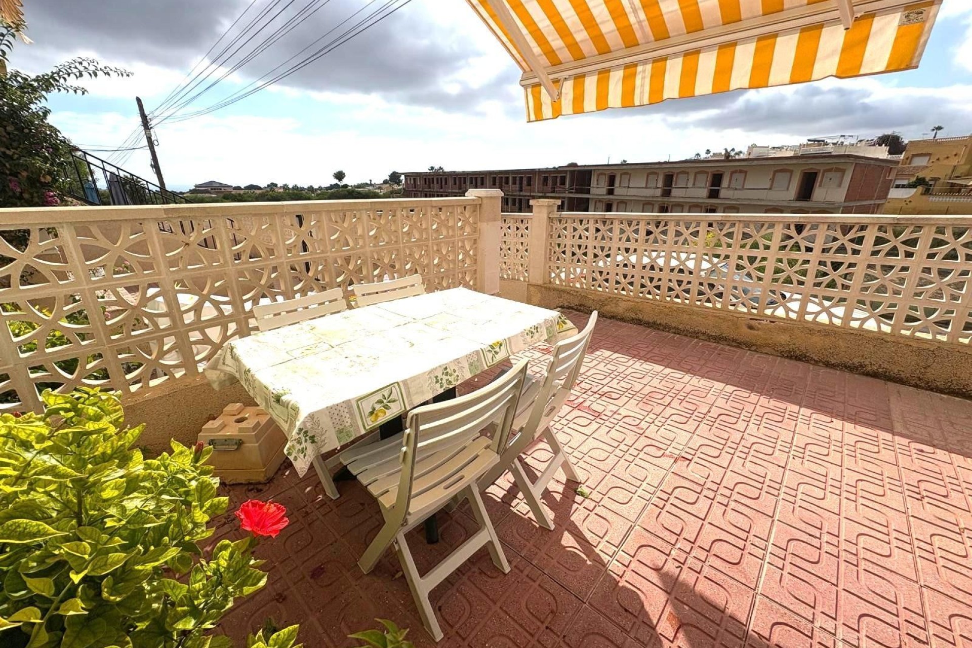 Resale - Bungalow - San Miguel de Salinas - Las Filipinas