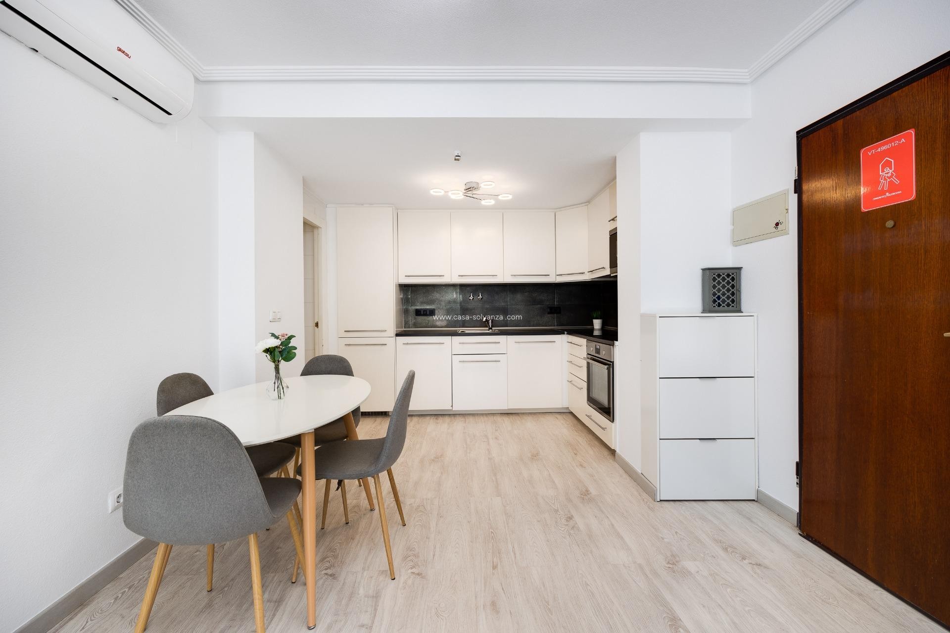 Resale - Bungalow - Torrevieja - Aguas nuevas