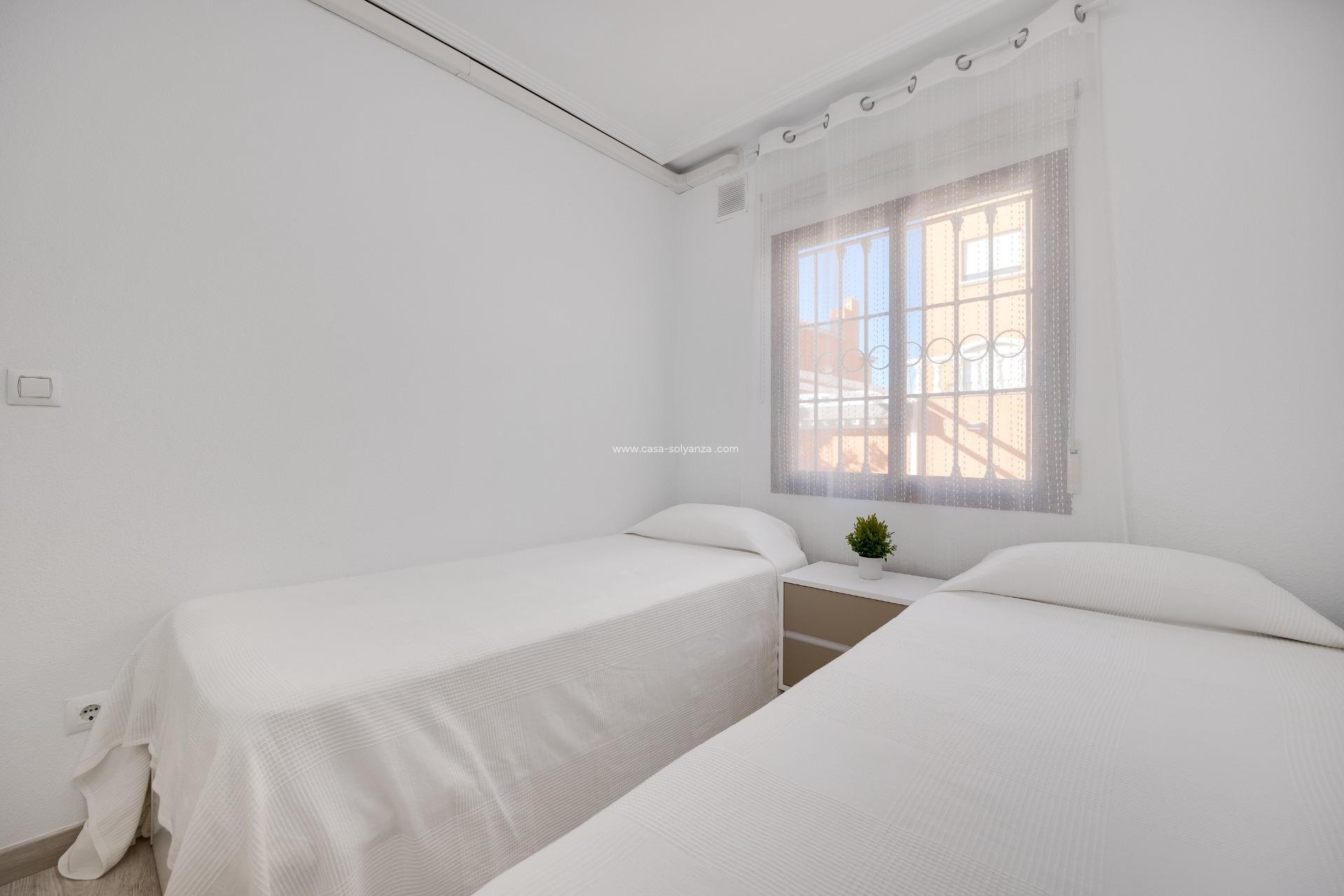 Resale - Bungalow - Torrevieja - Aguas nuevas