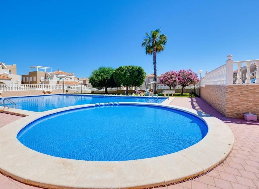 Resale - Bungalow - Torrevieja - Aguas nuevas