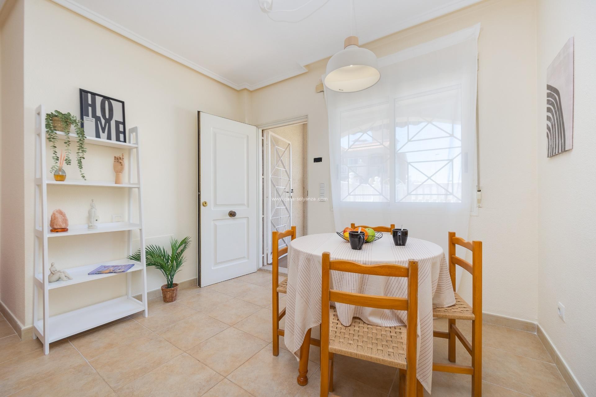 Resale - Bungalow - Torrevieja - Aguas nuevas