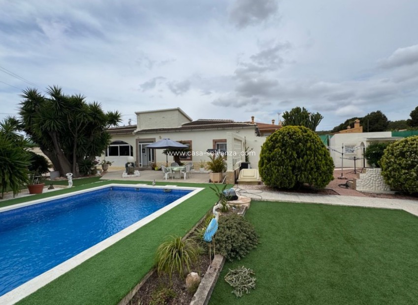 Resale - Chalet / Villa - La Marina