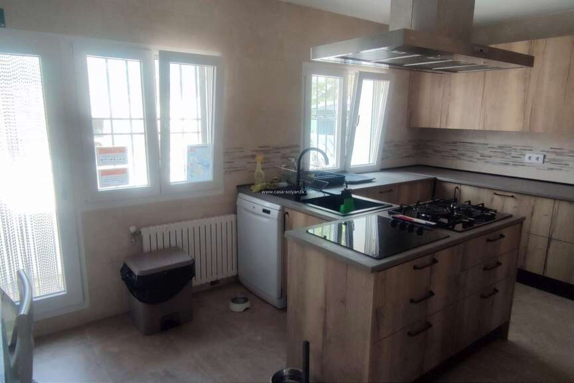 Resale - Commercial - Ayora