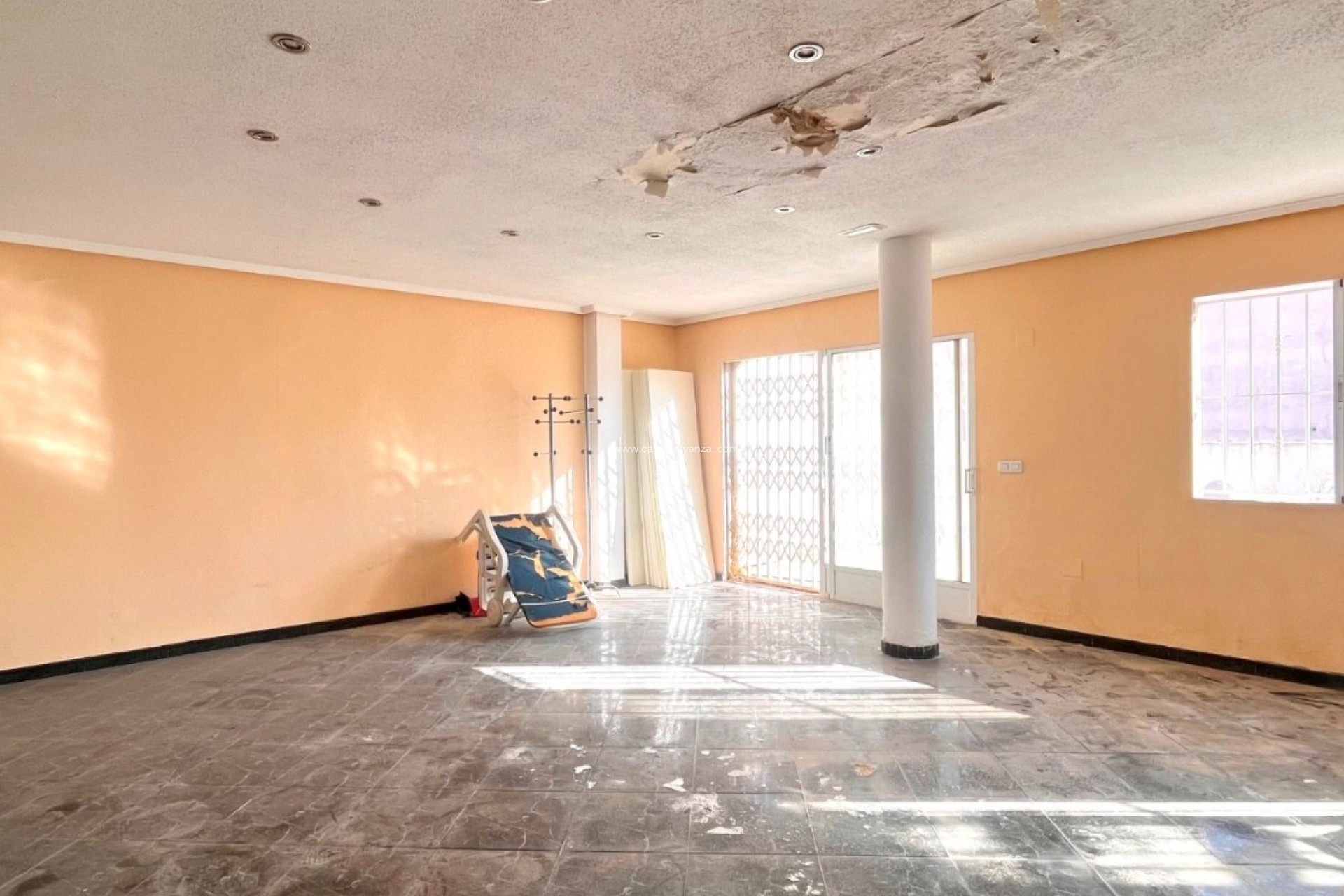 Resale - Commercial - Torrevieja - Costa Blanca