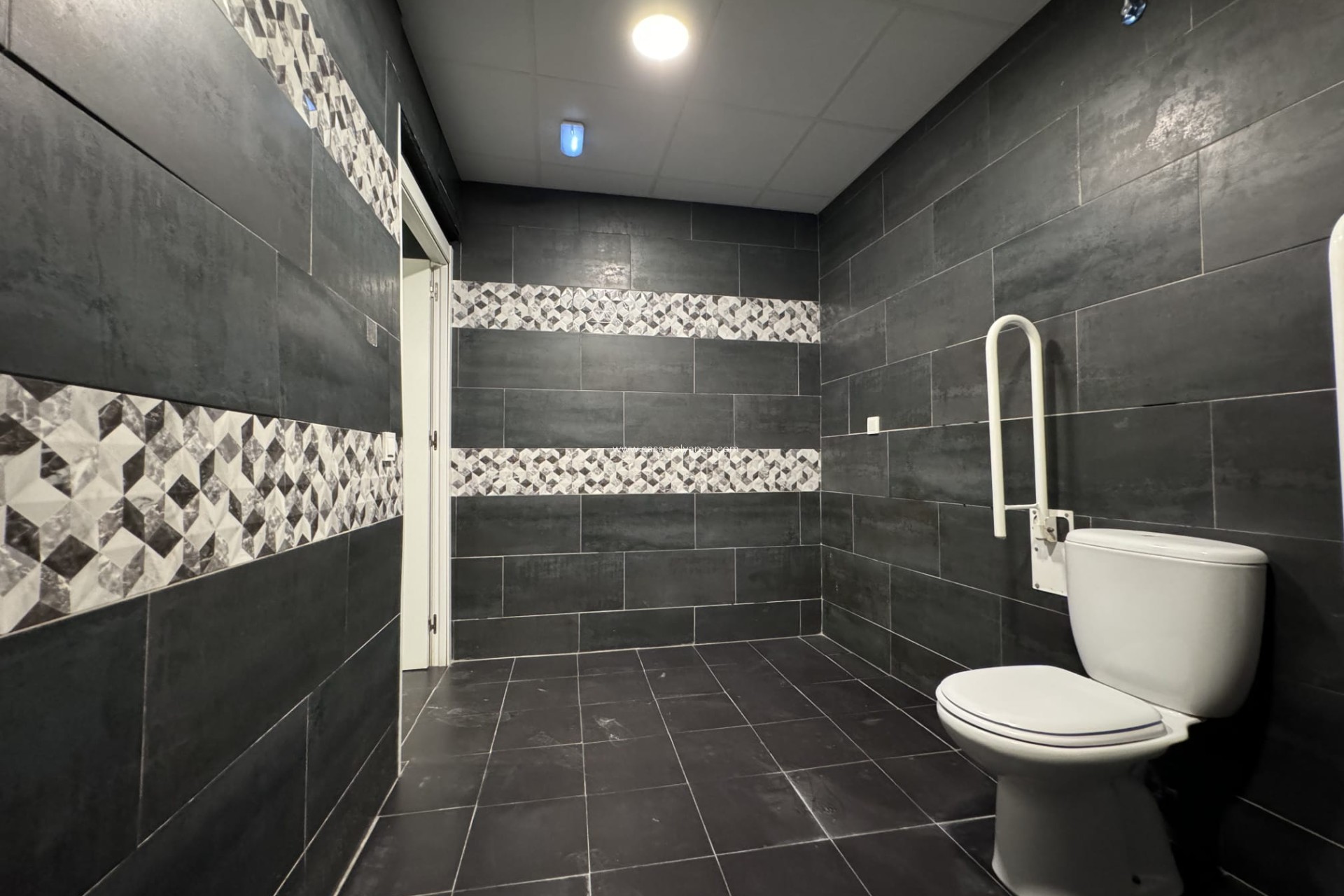 Resale - Commercial - Torrevieja - Costa Blanca