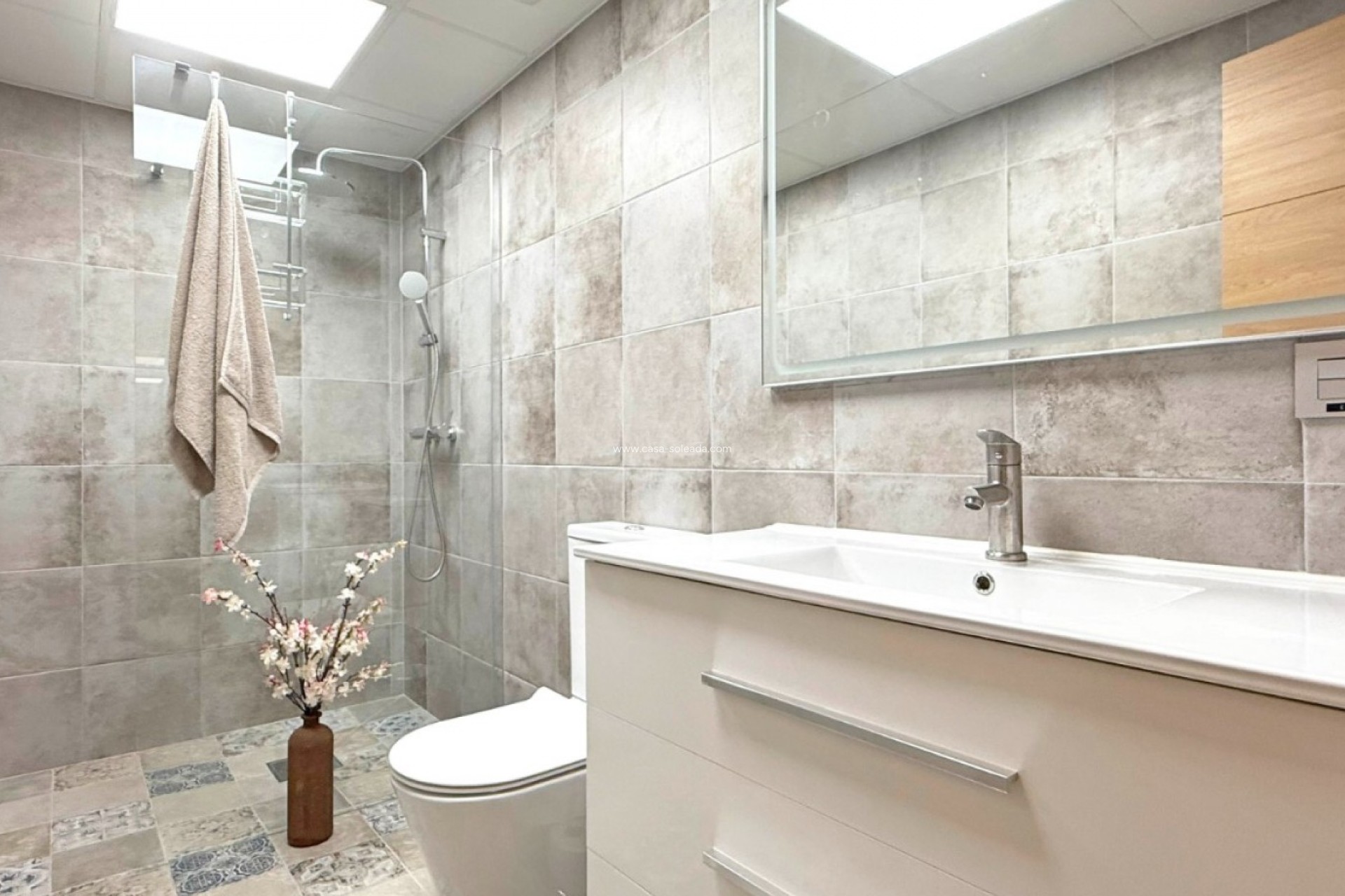 Resale - Commercial - Torrevieja - Costa Blanca