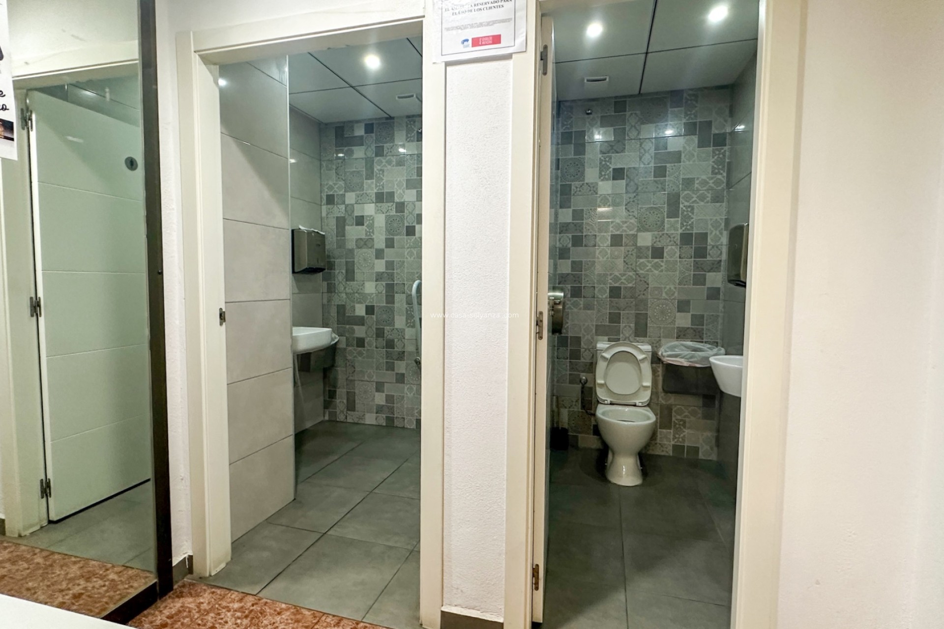 Resale - Commercial - Torrevieja - Costa Blanca