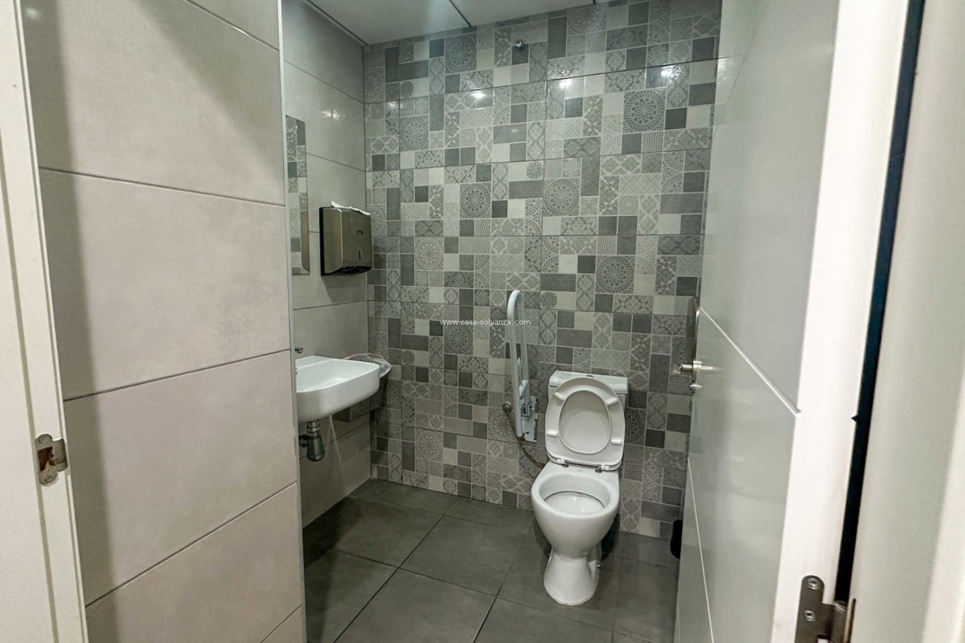 Resale - Commercial - Torrevieja - Costa Blanca