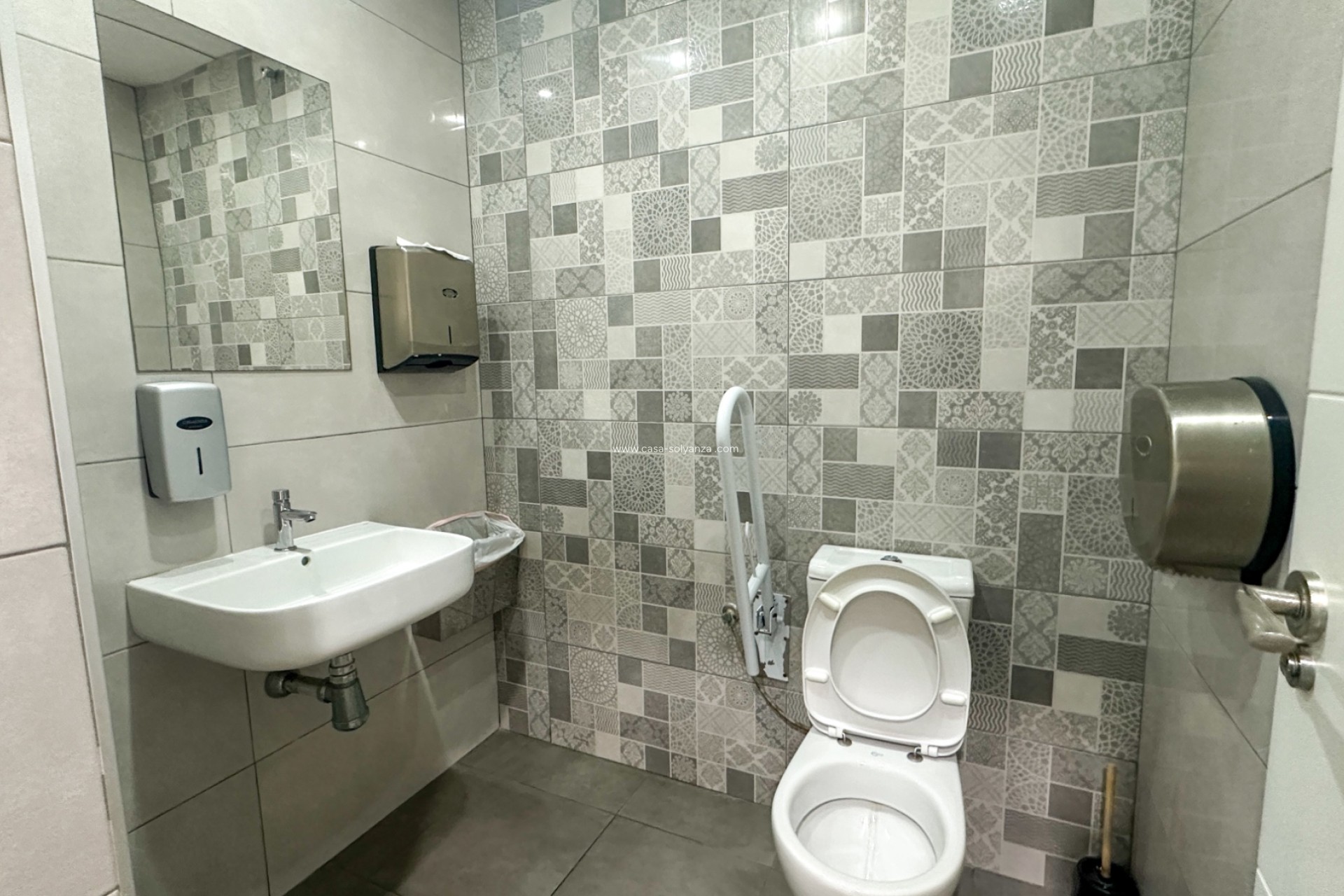 Resale - Commercial - Torrevieja - Costa Blanca