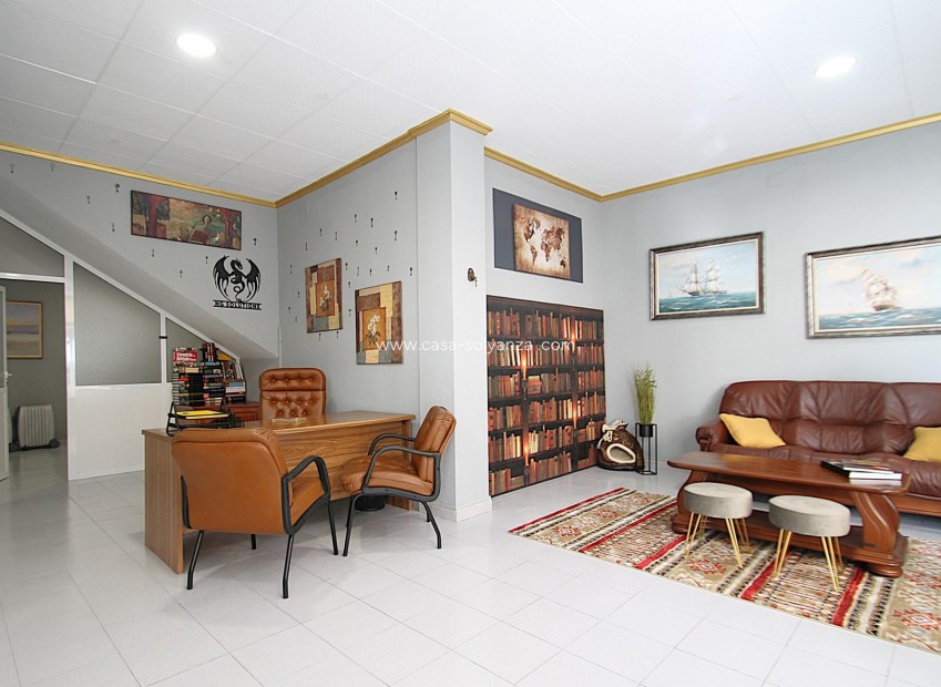 Resale - Commercial - Torrevieja - Las Piscinas Naturales