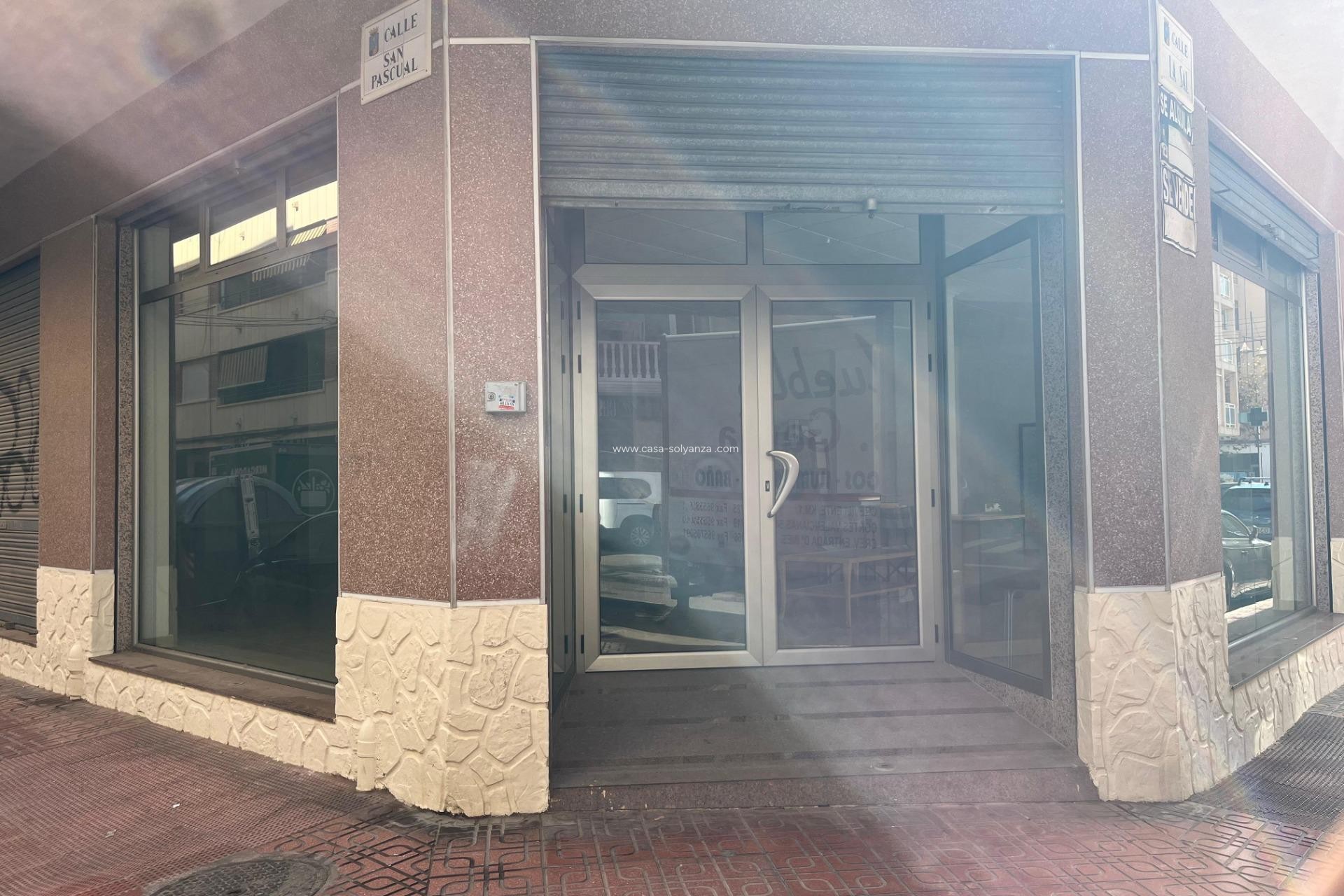 Resale - Commercial - Torrevieja - Playa de los Locos