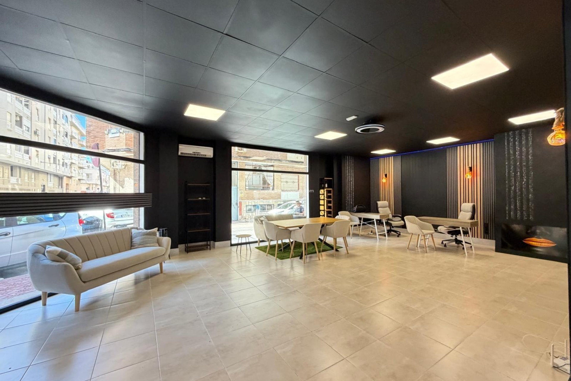 Resale - Commercial - Torrevieja - Playa de los Locos