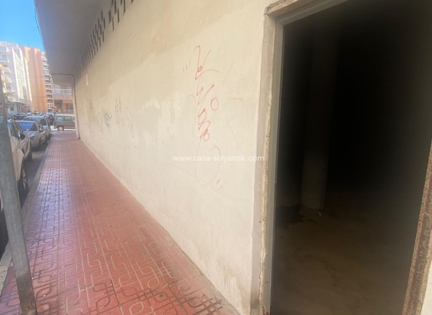 Resale - Commercial - Torrevieja - Playa del Cura