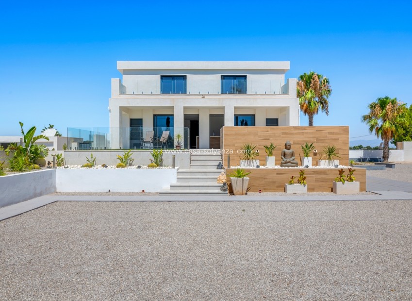 Resale - country estate - Los Montesinos - La Herrada
