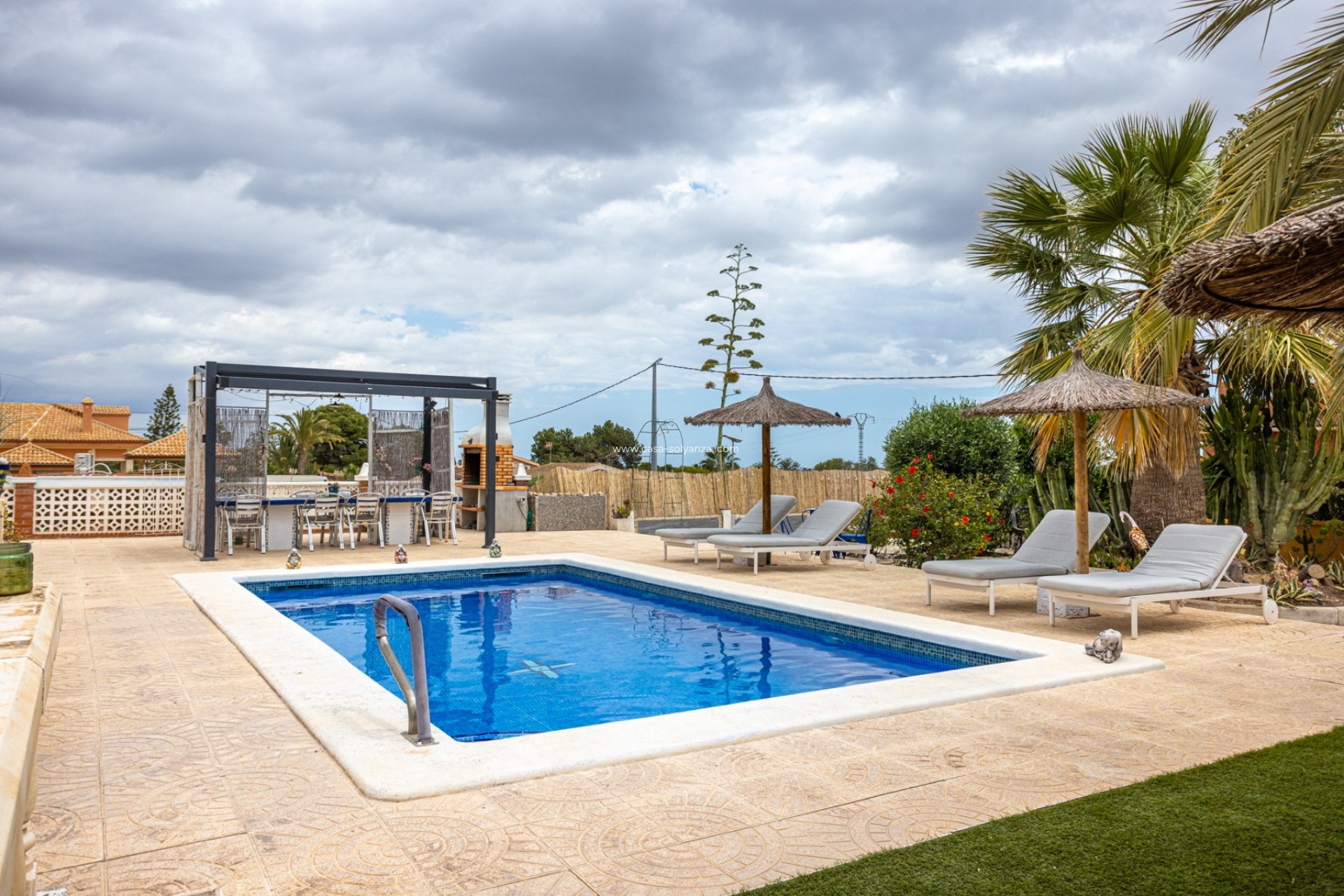 Resale - Country Property/Finca - Albatera