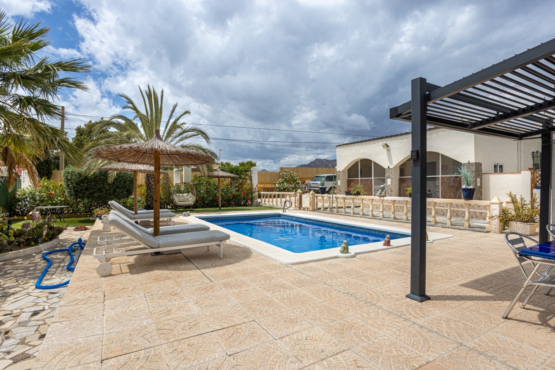 Resale - Country Property/Finca - Albatera
