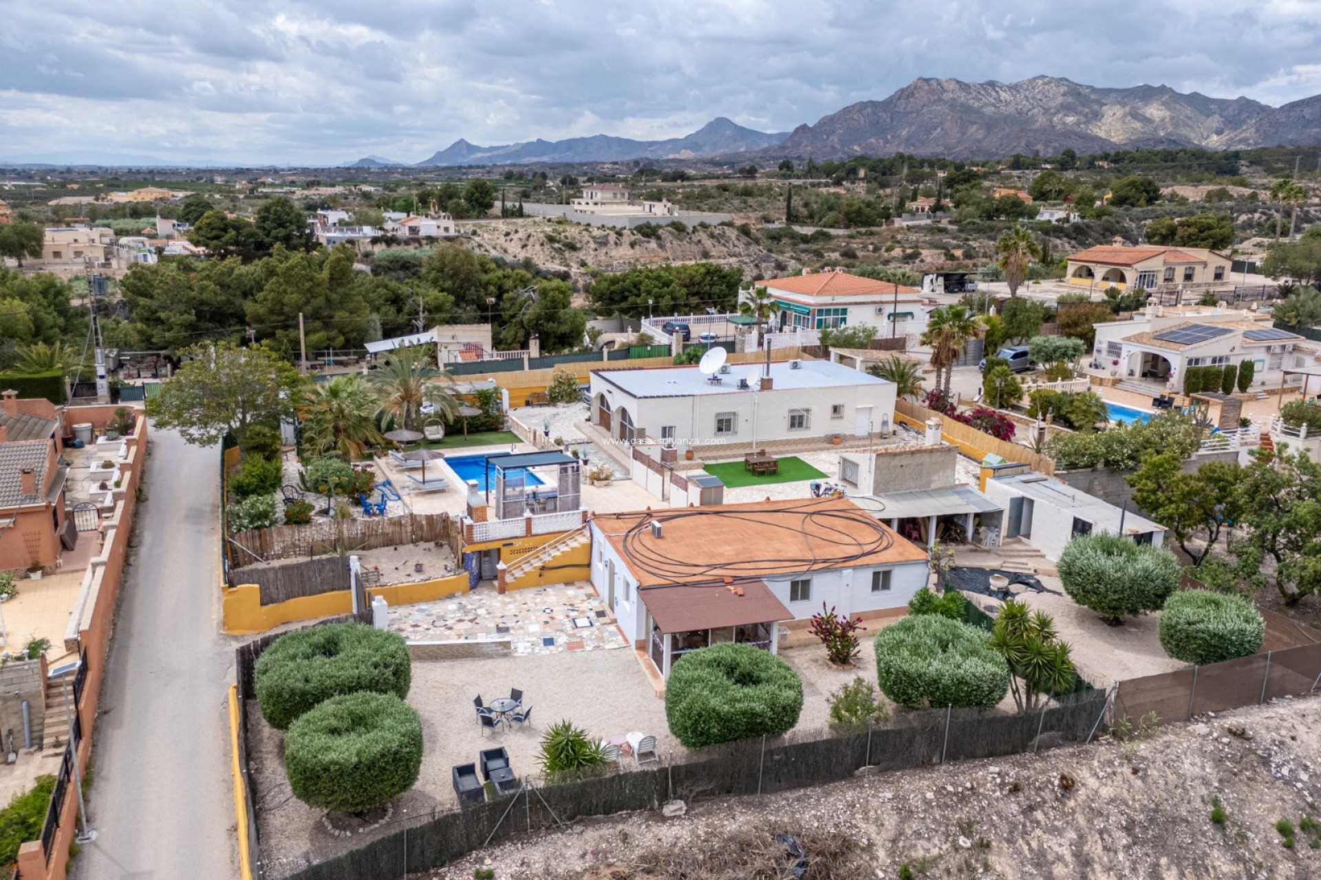 Resale - Country Property/Finca - Albatera