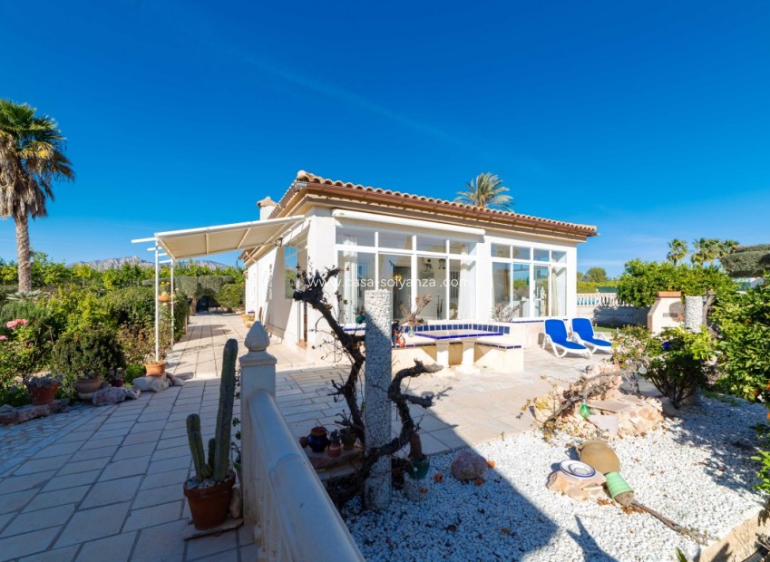 Resale - Country Property/Finca - Albatera