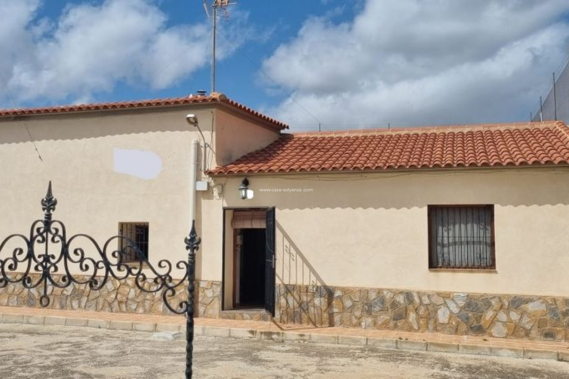 Resale - Country Property/Finca - Hondón de las Nieves - Inland