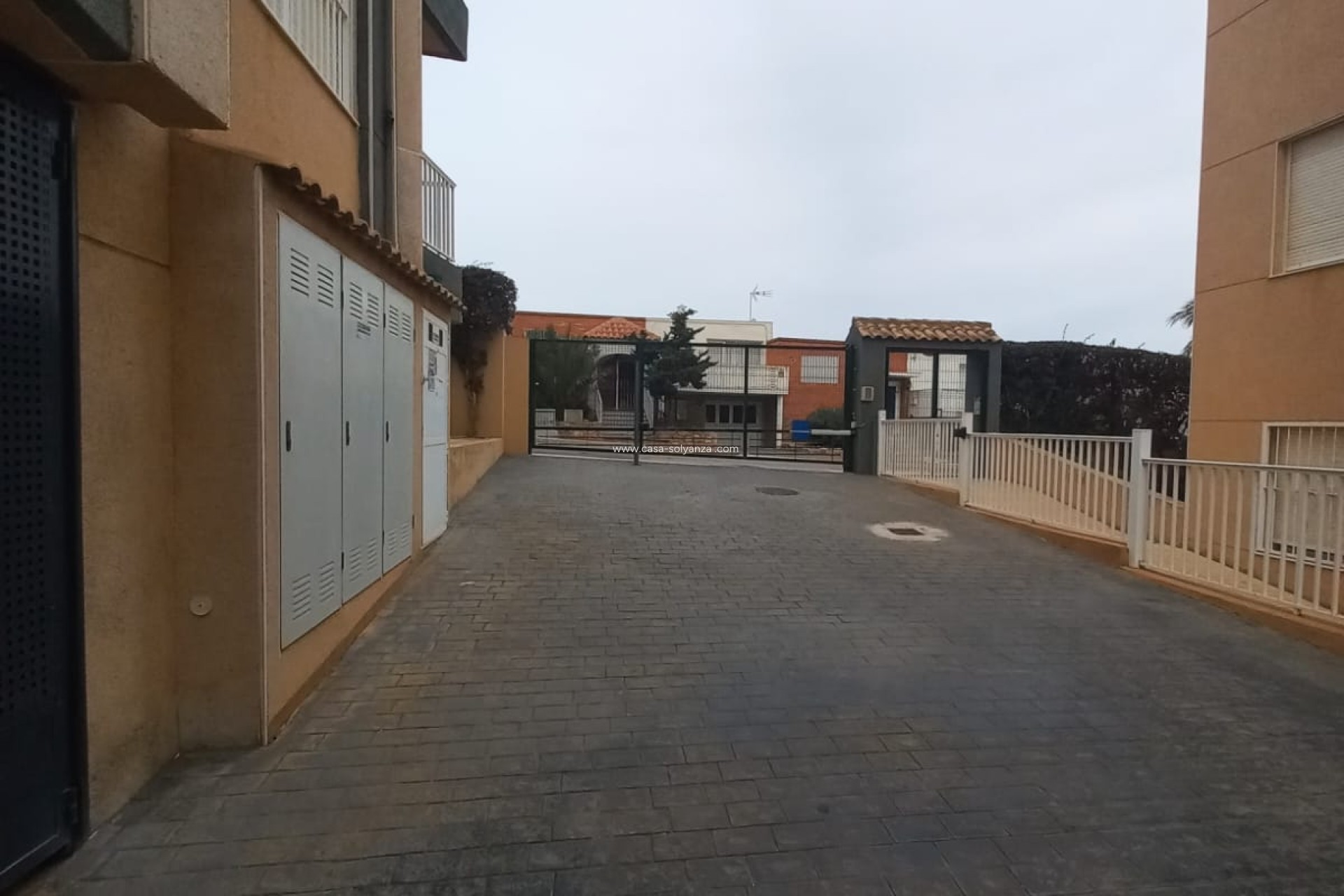 Resale - Garage - La Mata, Torrevieja