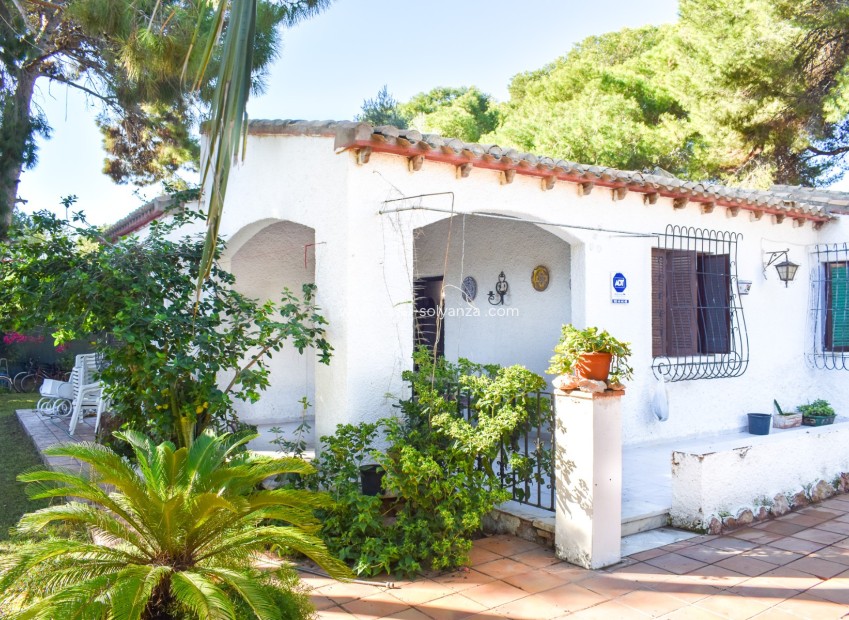 Resale - Independent villa - Orihuela Costa - Punta Prima
